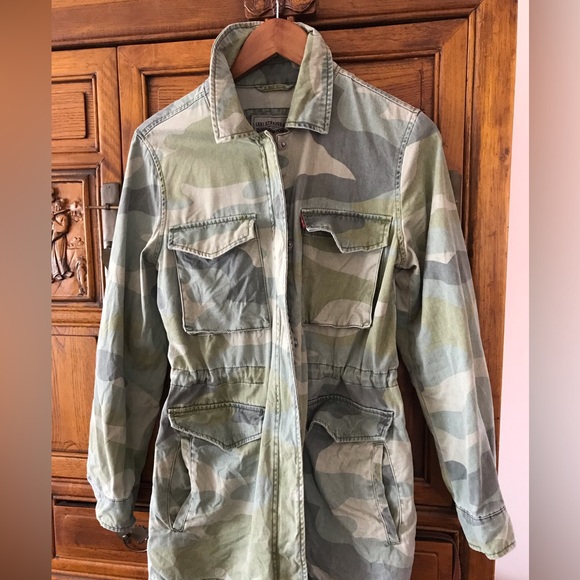 Levi’s Camo Utility Jacket Size Small - Picture 1 of 12